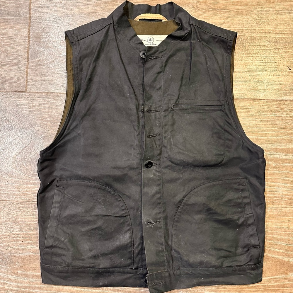 Rogue Territory Waxed Canvas Vest – Dark Navy
Men’s Size: Small